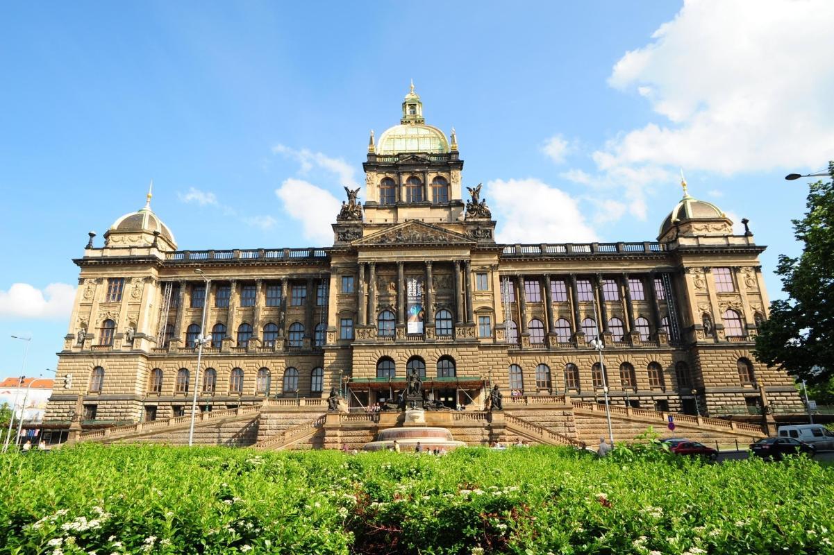 https://media-cdn.tripadvisor.com/media/attractions-content--1x-1/0b/27/a6/ef.jpg