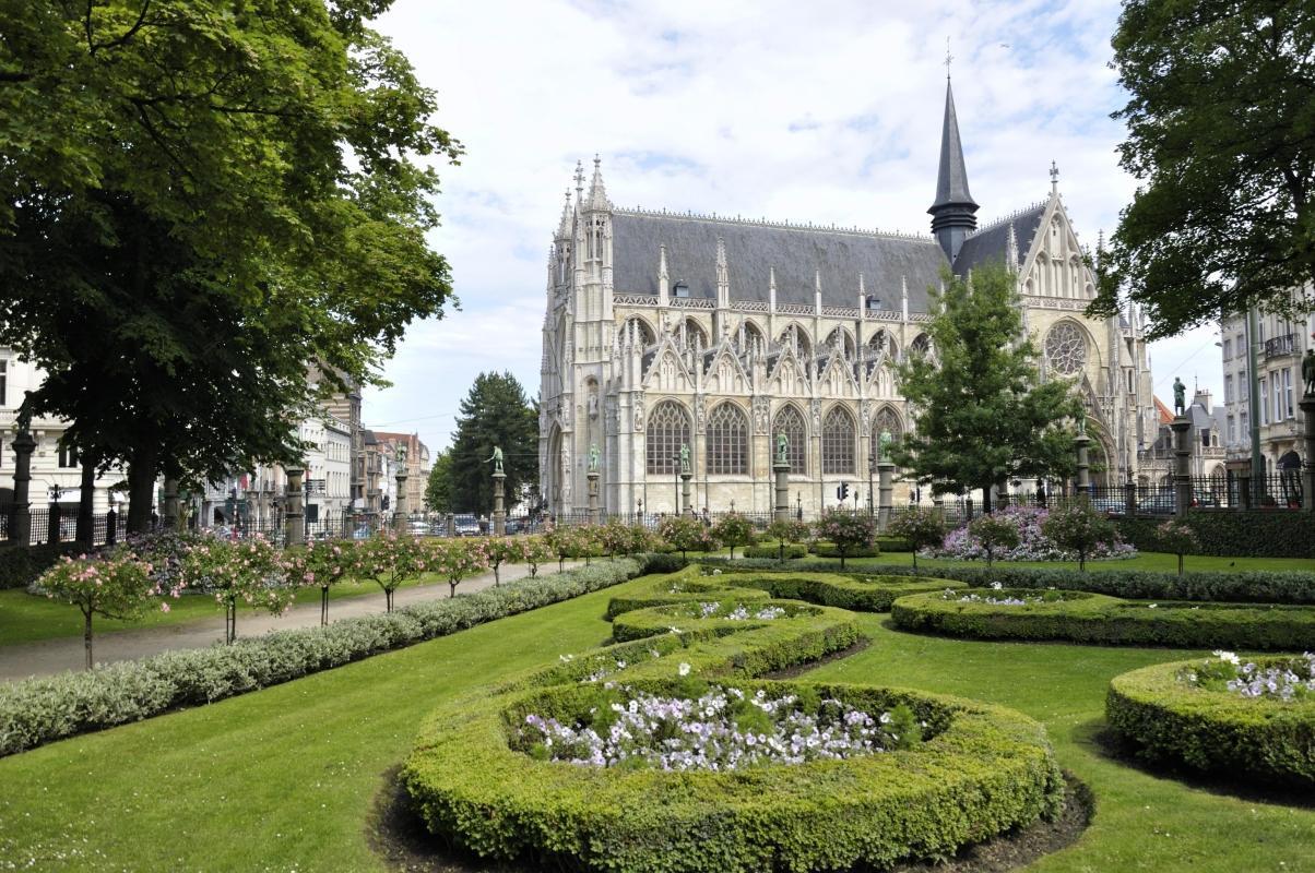 https://media-cdn.tripadvisor.com/media/attractions-content--1x-1/0b/39/82/1e.jpg