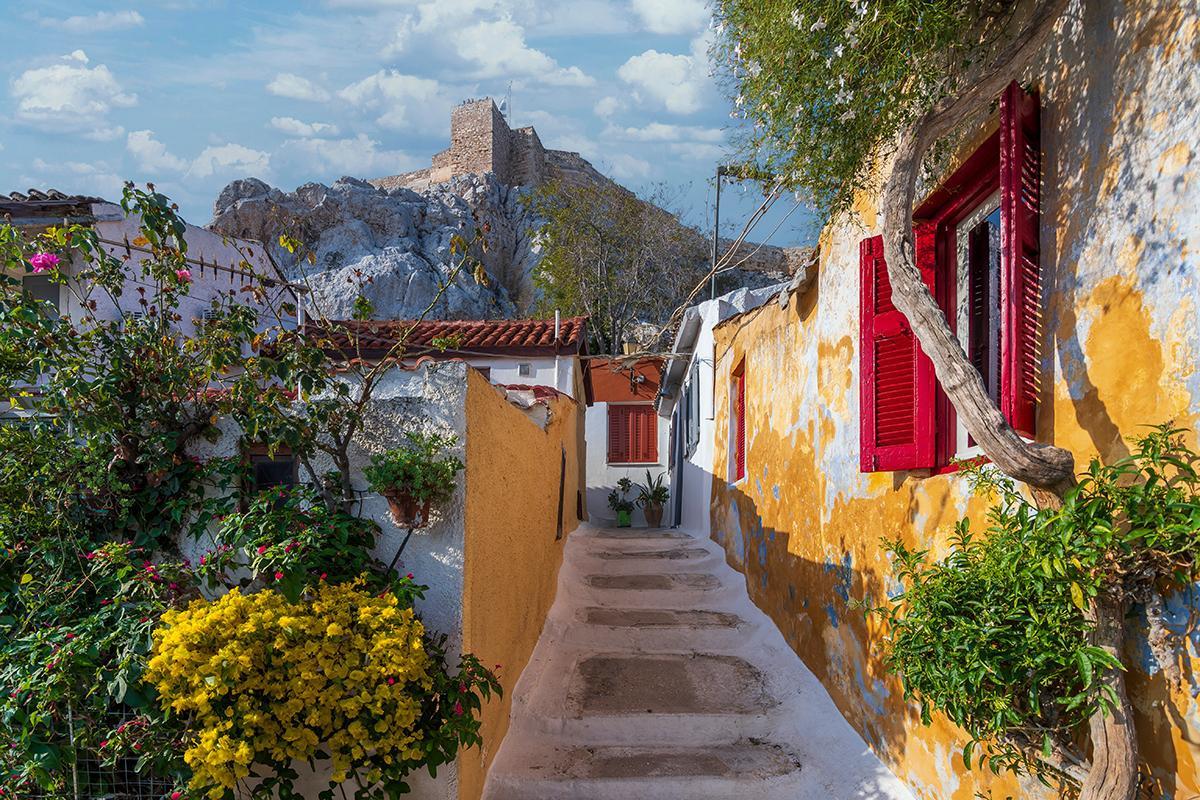 https://media-cdn.tripadvisor.com/media/attractions-content--1x-1/14/be/51/af.jpg