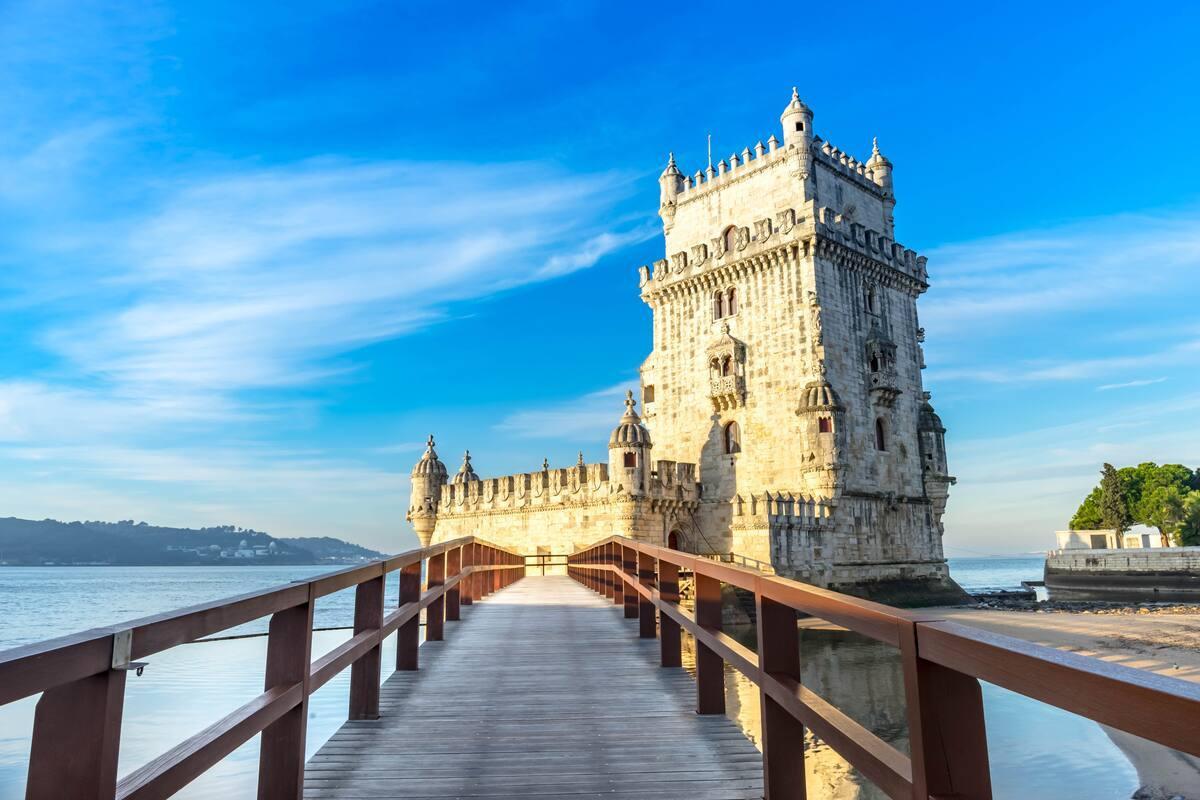 https://media-cdn.tripadvisor.com/media/attractions-content--1x-1/15/15/b4/a6.jpg